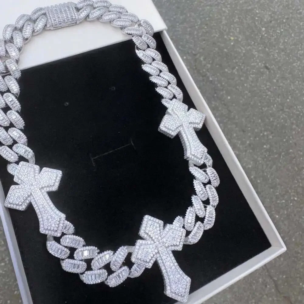 Silver Cross Necklace With Baguette B 83 A
